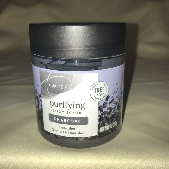 🌻Daylogic charcoal body scrub 9.8 ounces NWT - Picture 3 of 3